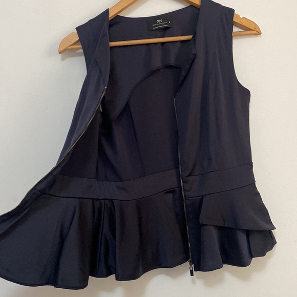 Cue - Peplum Top with Zip front - Size 8 - Picture 2 of 6